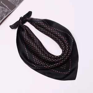 Bandana en coton imprimé sur mesure pour les sports et activités de plein air - Product Image 1