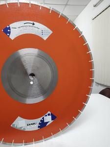 Lame de scie à béton industrielle soudée haute fréquence de 600 mm avec support OEM pour la découpe à l'eau - Product Image 4