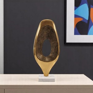 Sculpture abstraite contemporaine plaquée or, décoration artistique de table pour salon, forme irrégulière, design fait main - Product Image 1