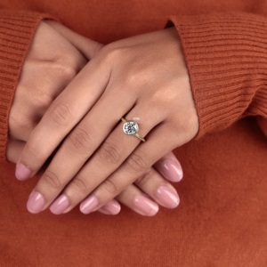 แหวนหมั้นเพชรเลี้ยงในห้องปฏิบัติการทรงเบเซล ทอง 14K ประดับเพชรเม็ดเดี่ยว หรูหรา 2.00 กะรัต ดีไซน์เรียบหรู แหวนขอแต่งงานทันสมัย - Product Image 4