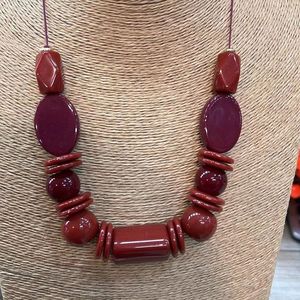 Collar Rojo de NEHA ENTERPRISES, Collar de Moda para Mujer con Cuentas de Resina, Cadena de Eslabones, Joyería para Fiesta o Boda, Diseño Voluminoso - Product Image 6