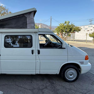 Camper Euro Van MV d'occasion, construit par Winnebago, avec toit relevable - Product Image 1