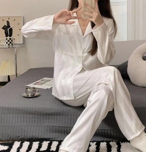Conjunto de Pijama de Satén para Mujer, Manga Larga, Color Sólido, Cuello Camisero, Cierre de Botones, Suave, Clásico, Ropa de Dormir para Primavera - Product Image 2