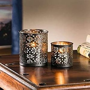 Porte-bougies décoratifs en métal qui apportent une lueur subtile, une éclairage chaleureux et un attrait intemporel aux espaces de vie. - Product Image 3