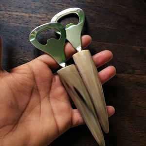 Abridor de botellas artesanal de cuerno de buey auténtico de la mejor calidad, herramienta de bar premium a precio económico. - Product Image 2