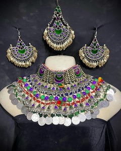 Ensemble de bijoux tribaux afghans faits à la main, comprenant un collier statement avec pendentif pièce de monnaie et des boucles d'oreilles pendantes décorées d'émail coloré - Product Image 6