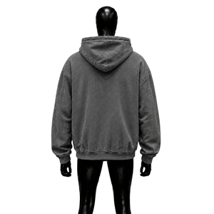 Sudadera con Capucha Gris con Estampado Gráfico y Letras Blancas en Grafiti, Sudadera Oversize Texturizada de Estilo Urbano Moderno e Informal - Product Image 2