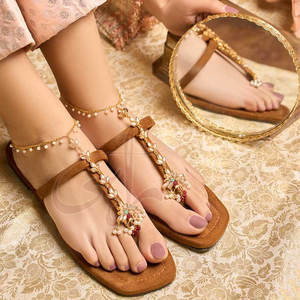 Sandalias Hechas a Mano con Parte Superior de Terciopelo y Gamuza, Color y Talla Personalizados, Suela Antideslizante, Calidad Única - Product Image 3