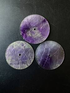 A K Gems Cadran de montre en malachite naturelle à coupe plate, couleur violet, pierre précieuse personnalisée, épaisseur 0,9 mm, taille 28,5 mm, trou central de 2 mm, modèle Ak - Product Image 3