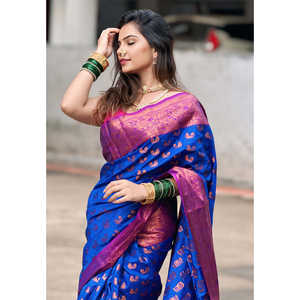 Sari de Seda Suave Violeta Elite Weaves con Tejido de Pavo Real y Zari - Sari Elegante para Fiestas - Product Image 2