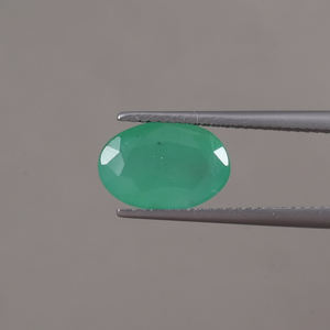 มรกตแท้จากผู้จัดจำหน่าย (รับรองคุณภาพจากผู้เชี่ยวชาญ) น้ำหนัก 3.70 กะรัต รูปทรงวงรี 12x8 มม. สีเขียวพรีเมียม ขัดเงา/เคลือบน้ำมัน - Product Image 1
