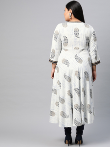 Kurta Anarkali blanche tie-dye à motifs floraux en viscose et rayonne, grande taille pour femme, col rond, manches trois quarts, vente en gros, tenue confortable - Product Image 4