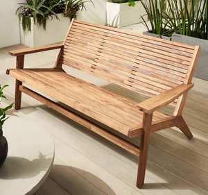 Ensemble de jardin minimaliste en teck massif pour hôtel, avec banc en bois, deux fauteuils, table basse ronde, imperméable et écologique - Product Image 3
