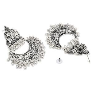 Boucles d'oreilles pendantes afghanes vintage en argent oxydé avec rubis et perle - Product Image 1