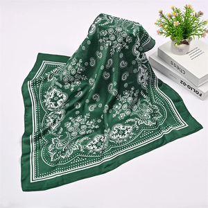 Foulards carrés en satin de 70 cm, bandanas en satin pour femmes, foulards bandeaux en satin, foulards effet soie, accessoires de tête - Product Image 3