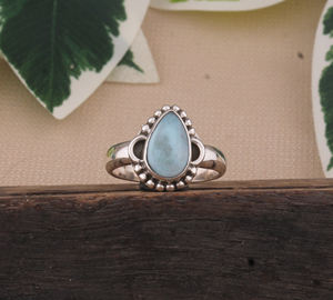 Bague en argent sterling 925 sertie de pierres précieuses Larimar, coupe classique bohème délicate, solitaire certifié Jaipur, pour les fêtes - Product Image 1