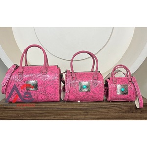 Nueva Bolsa de Viaje de Cuero Genuino de Vaca Hecha a Mano al por Mayor de Fábrica, Estilo Pequeño y Rápido, con Diseño de Concho Turquesa, Tipo Bandolera/Duffel - Product Image 1