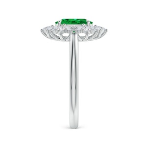 แหวนทองคำแท้ 14K สำหรับผู้หญิง ดีไซน์คลาสสิกทรงวงรี ประดับมรกตสีเขียว พร้อมเพชรรูปทรงต่างๆ ประดับรอบเพชรทรงกลมเจียระไนแบบบริลเลียนท์ เหมาะสำหรับเป็นแหวนหมั้น - Product Image 6