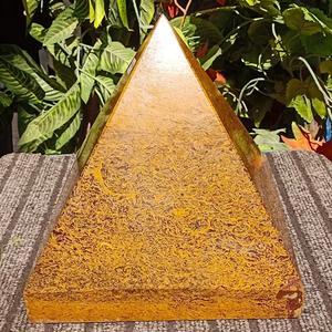 Pyramide de jaspe naturel Mariam, pierre de guérison polie pour la calligraphie, la méditation Reiki et la décoration énergétique, vente en gros - Product Image 3