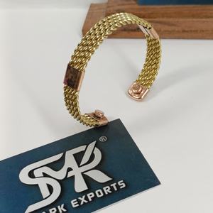 กำไลข้อมือทองแดงแบบเปิด ปรับขนาดได้ ดีไซน์เรียบง่าย สลักลายด้วยมือ น้ำหนักเบา ผลิตด้วยวัสดุทองแดงแท้ พร้อมฝาปิดปลายทองแดง - Product Image 2