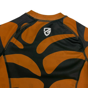 Vente en gros de rashguards pour enfants respirants, ajustés, imprimés, à manches courtes, pour MMA, avec logo personnalisé, UPF50+, séchage rapide, pour l'entraînement en salle de sport - Product Image 5