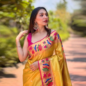 Sari en soie dorée à finition métallique rayonnante |   Tenue de mariée ethnique haut de gamme pour femme, longue, infroissable, idéale pour les soirées et bals de promo - Product Image 3