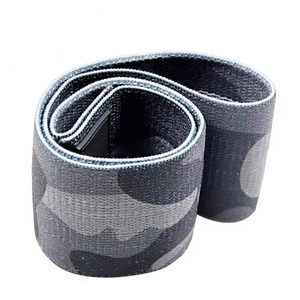 Bande de résistance rouge haute élasticité pour les hanches, confortable et large, idéale pour le renforcement musculaire, la musculation et le fitness. - Product Image 2