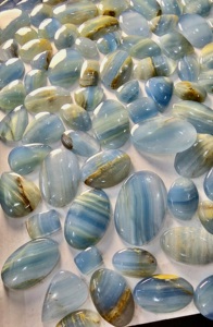 Cuarzo Lemuriano Natural de Grado AAA al por Mayor, Corte Cabujón, Suelto |   Cuarzo Azul Claro en Bruto con Juego de Colores |   Piedra Preciosa de Alta Calidad - Product Image 4