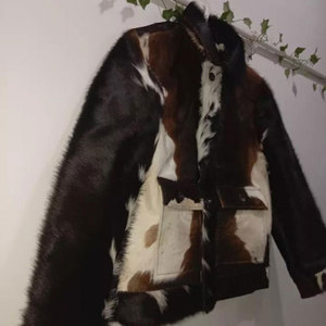 Chaqueta de Piel de Vaca para Hombre, Cuello Camisero, Cierre de Botones, Manga Regular, Estampado Animal, Forro Grueso de Piel Sintética, Estilo Casual de Invierno - Product Image 4