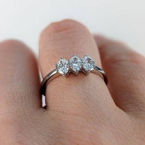 แหวนวันครบรอบประดับมอสซาไนต์ ชุบทอง 14K รับรองโดย IGI แหวนแต่งงานหรูหราแบบสั่งทำพิเศษจากเพชรที่เพาะเลี้ยงในห้องปฏิบัติการ - Product Image 4