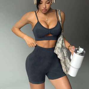 Conjunto de yoga 2026 personalizado: Top corto y shorts fruncidos con efecto push-up, ropa deportiva acanalada, ropa de entrenamiento con acabado lavado a la arena, ropa deportiva sin costuras frontales, diseño hueco. - Product Image 4