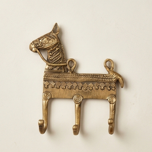 Plaque murale décorative en laiton style antique, motif cheval, plaqué or, 9,5x13,1 pouces, thème animalier, décoration intérieure - Product Image 1