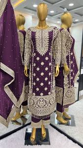 Presentamos la nueva colección en tela georgette sintética con bordados elaborados y lentejuelas, conjunto de top, pantalón y dupatta, completamente cosido y listo para usar. - Product Image 3