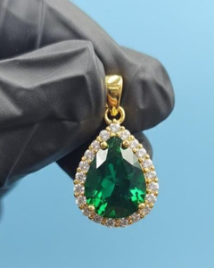 Pendentif en forme de goutte d'eau vert émeraude, pendentif halo serti de diamants, pendentif personnalisé en moissanite, pendentif en diamant poire, pendentif en argent 925 pour femme - Product Image 1