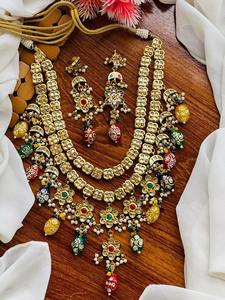 Conjunto de collar y pendientes de oro afegano con diseño floral de estrella y diamantes simulados, con intrincado trabajo de filigrana. - Product Image 2