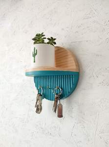 Porte-clés rustique en bois avec étagère pour décoration murale, porte-clés mural en bois fait main avec logo personnalisé - Product Image 3