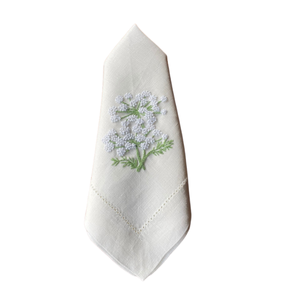 Serviettes de table carrées en lin brodées de fleurs modernes, faites à la main, réutilisables, durables et écologiques pour la maison et les fêtes - Product Image 5