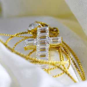 Colgante Cruzado Hip Hop de Plata 925 Bañado en Oro con Moissanita VVS, Colgante Iced Out para Hombre, Colgante de Fe Cristiana - Product Image 5