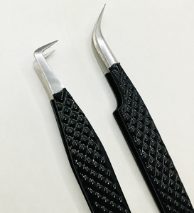 Pince à épiler professionnelle en acier inoxydable noir, pointes inclinées, poignées ergonomiques texturées pour un travail de précision, écologique, pour sourcils - Product Image 5
