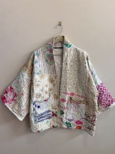 Lot en gros de vestes matelassées Kantha brodées, style bohème, patchwork traditionnel indien fait main, couleurs variées, pour femmes - Product Image 2