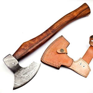 Hache en acier Damas forgée à la main avec manche en bois, pour la survie en plein air et la chasse. Hache en acier Damas à vendre à bas prix. - Product Image 3