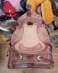 Selle en cuir véritable faite à la main Selle de course Roper Ranch Selle en cuir pour l'équitation avec jeu d'outils à la main en vrac - Product Image 4