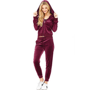 Conjunto Deportivo Rojo de Terciopelo, Chaqueta y Pantalones de Dos Piezas, Chándal de Terciopelo para Mujer, Chándal de Alta Calidad con Pedrería - Product Image 1