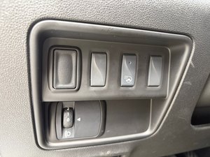 SUV familial d'occasion QM6 Koleos 2018 blanc, essence, conduite à gauche, 5 places, siège électrique, véhicule coréen d'occasion - Product Image 4