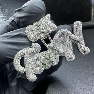 Colgante Unisex de Plata de Ley 925 con Letra Personalizada Iced Out, Diamante Moissanita VVS Brillante de Alto Brillo, Estilo Hip Hop - Product Image 1