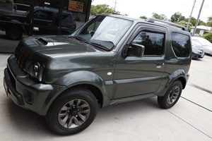Parasoles de Visera HIC de Material PMMA con Ajuste 100% para SUZUKI Jimny 2 puertas (JB23/JB33/JB43/JB53) 1998-2018 con Cinta 3M - Product Image 1