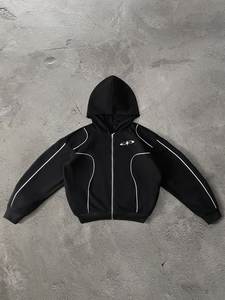 Sweat à capuche court zippé unisexe noir et blanc cassé style gothique, broderie araignée, bords bruts usés, coupe oversize streetwear - Product Image 5