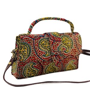 Sac bandoulière pour femme, imprimé floral rouge bohème moderne, durable, léger, imperméable, en coton doux, isolé, écologique - Product Image 1