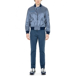 เสื้อแจ็คเก็ตผ้าควิลท์แบบมีฮู้ด สีพื้น OEM สวมใส่สบาย คุณภาพสูง น้ำหนักเบา ระบายอากาศได้ดี กันลม กันน้ำ ทรงโอเวอร์ไซส์ สำหรับผู้ชาย - Product Image 4