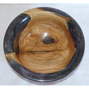 Bol artisanal en bois et résine pour servir des collations et des repas, produit artisanal en bambou et en bois - Product Image 2